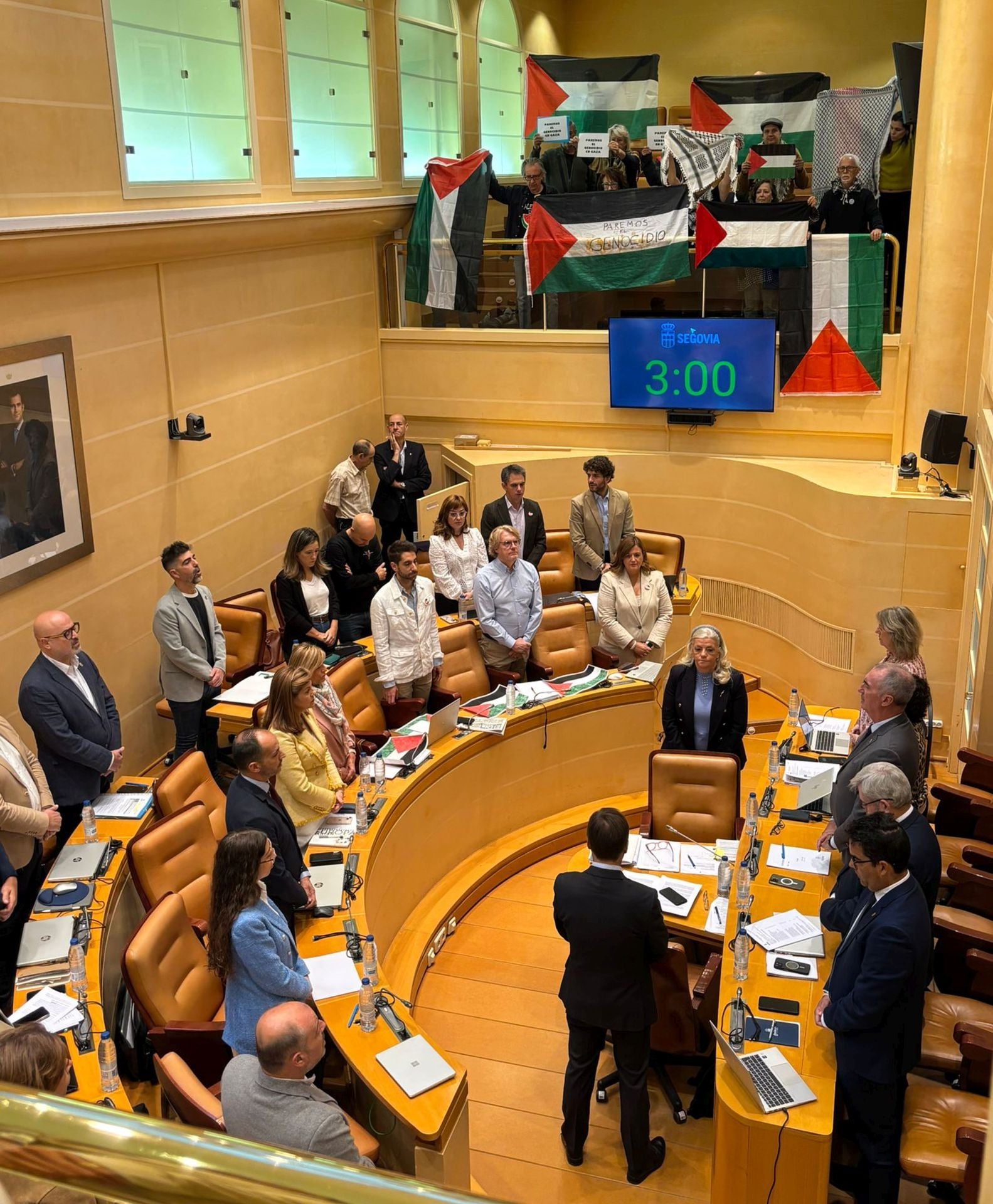 El polémico pleno municipal, en imágenes