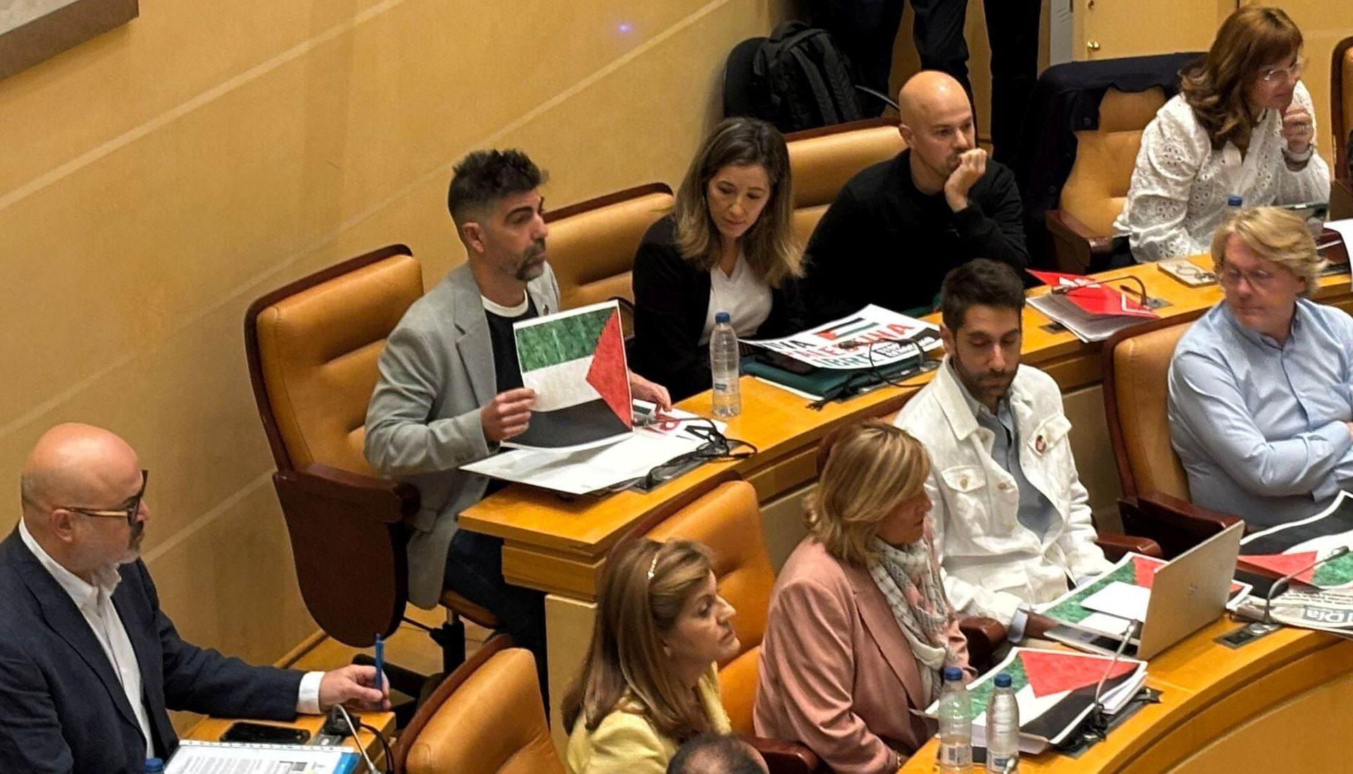 El polémico pleno municipal, en imágenes