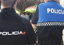 Agentes de la Policía Local y Nacional en una imagen de archivo.