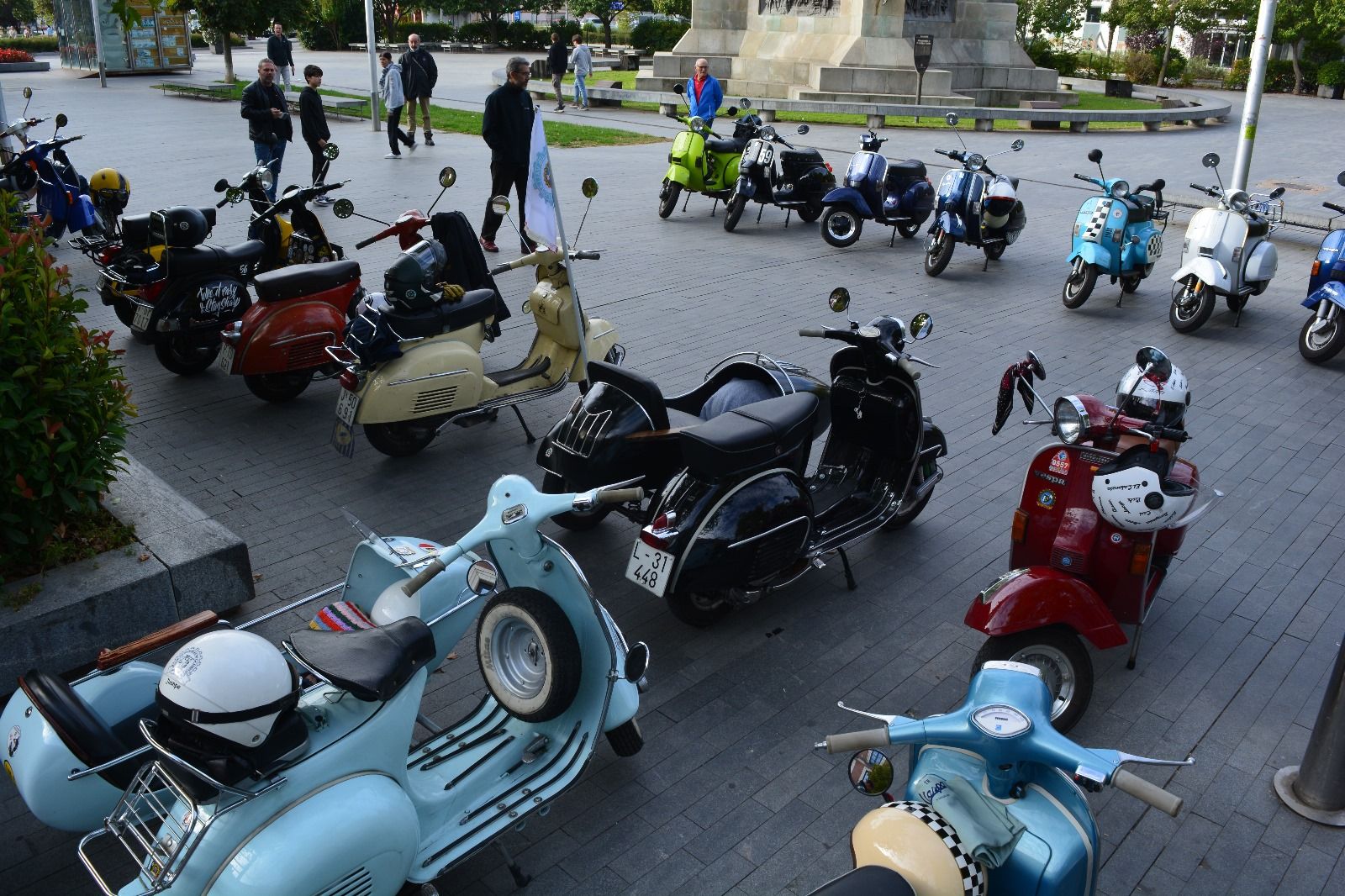 Así ha transcurrido la ruta de scooters y vespas por la provincia