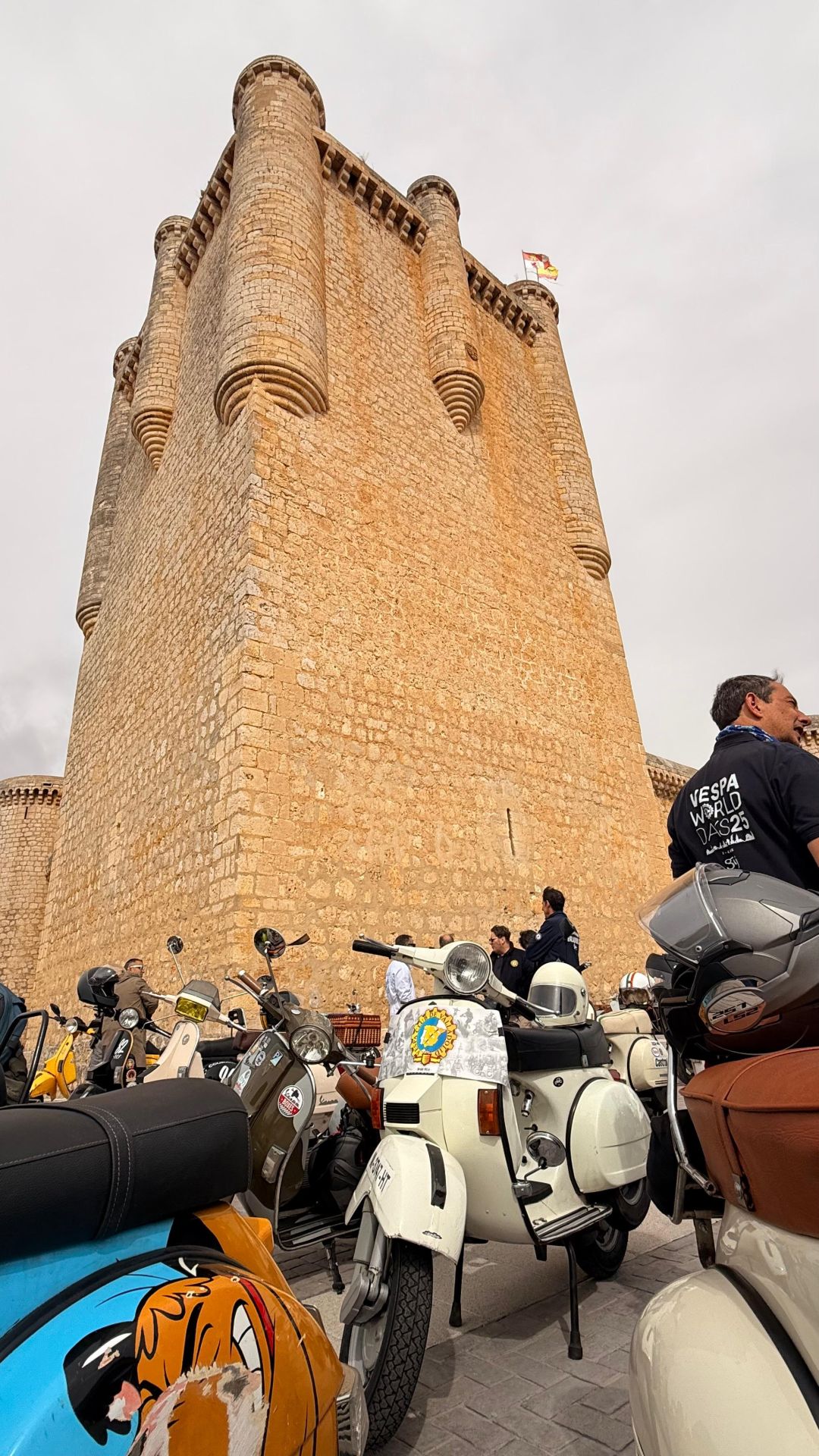 Así ha transcurrido la ruta de scooters y vespas por la provincia