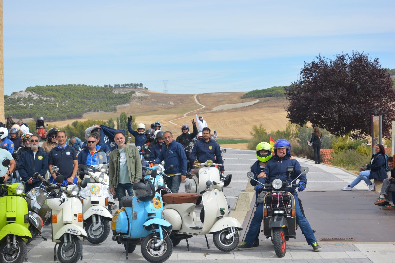 Así ha transcurrido la ruta de scooters y vespas por la provincia