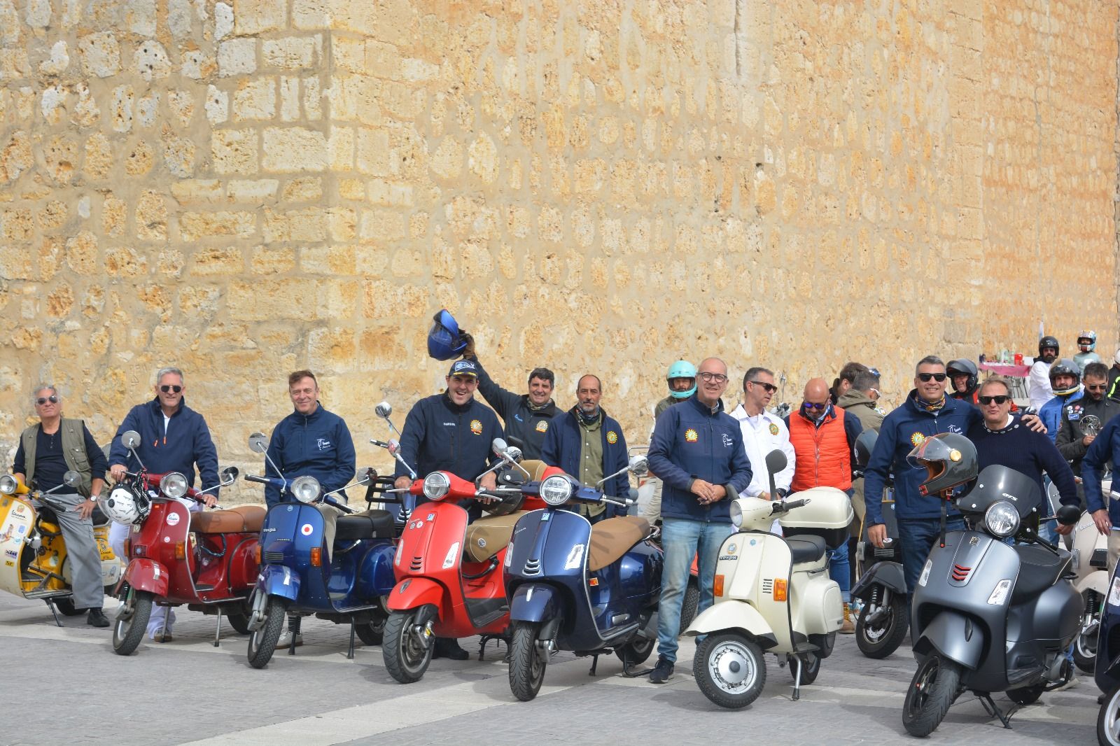 Así ha transcurrido la ruta de scooters y vespas por la provincia