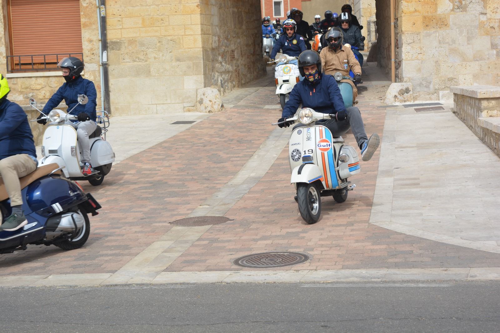 Así ha transcurrido la ruta de scooters y vespas por la provincia