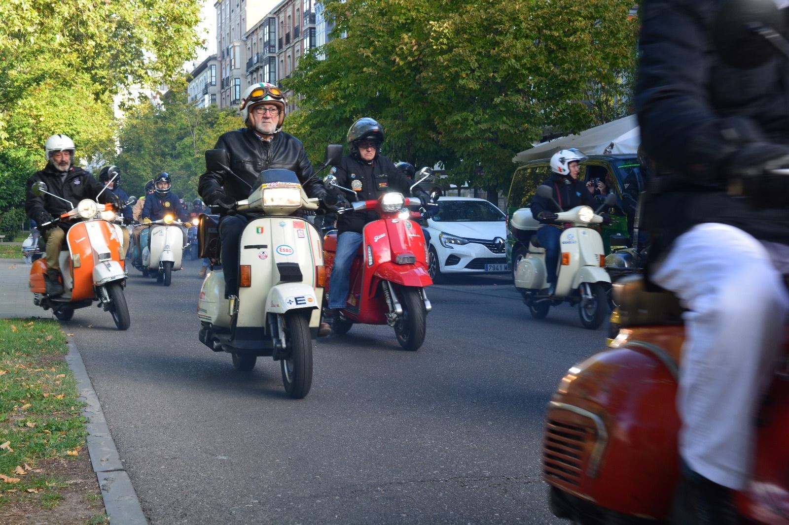 Así ha transcurrido la ruta de scooters y vespas por la provincia