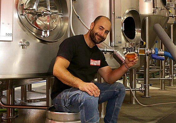 El presidente de la Asociación Española de Cerveceros Artesanos Independientes, Mateo Sanz, en su fábrica de Segovia.