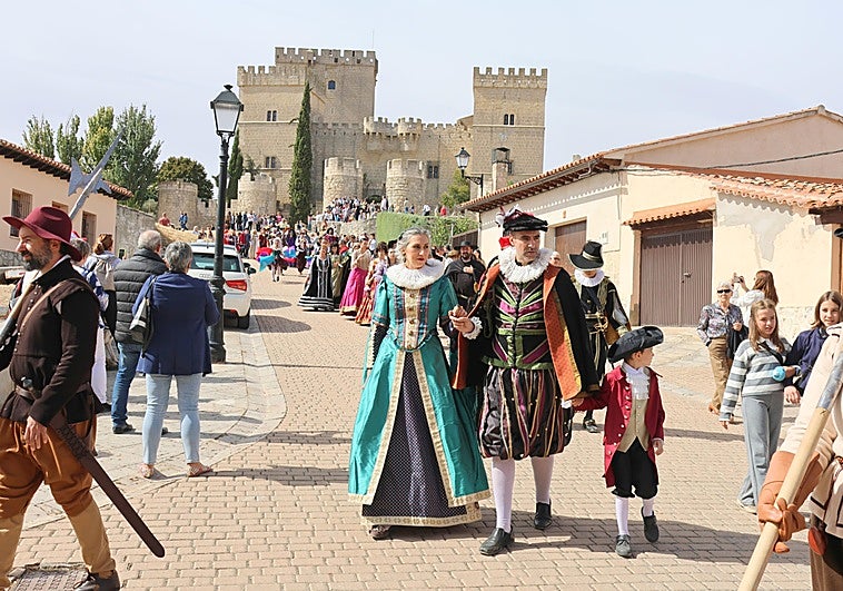 Ampudia lució sus mejores galas con un vistoso desfile Barroco