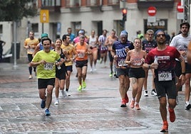 La fina lluvia no impidió el normal transcurrir de la prueba por las calles de Valladolid.