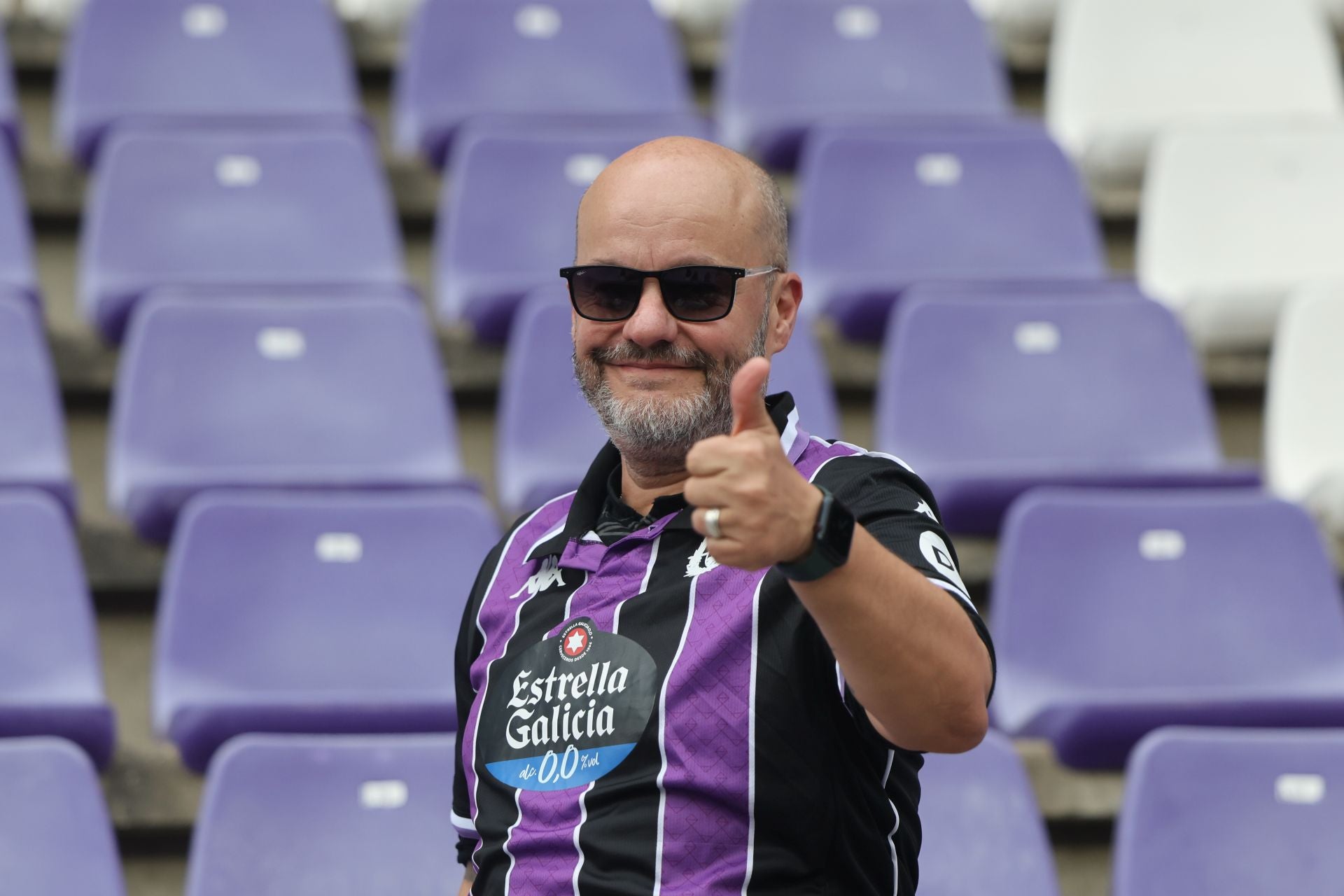 Búscate en la grada del Real Valladolid-Cultural Leonesa 1/4