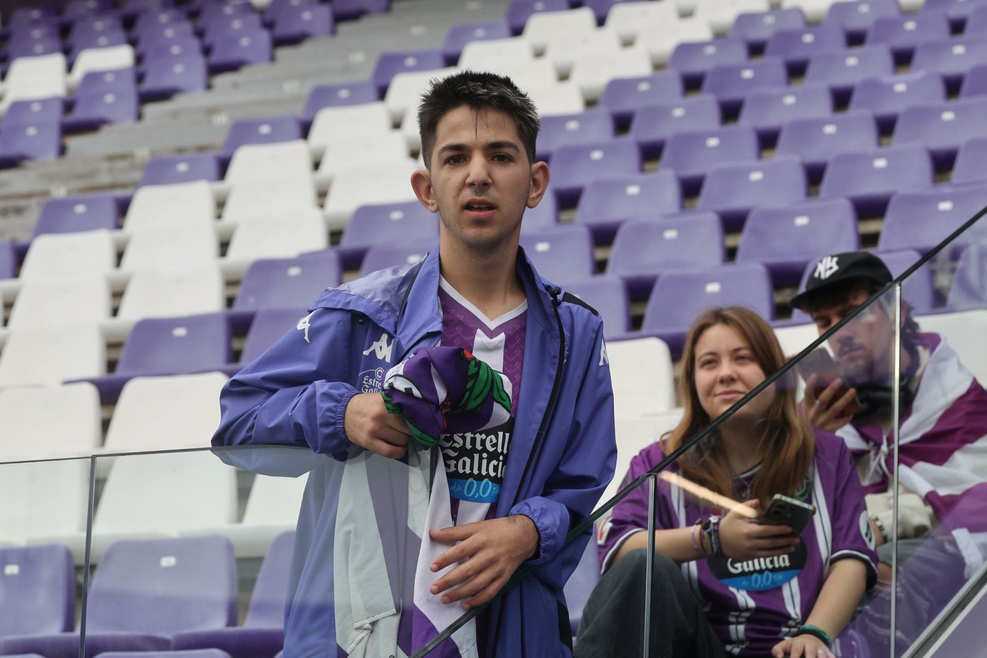 Búscate en la grada del Real Valladolid-Cultural Leonesa 1/4