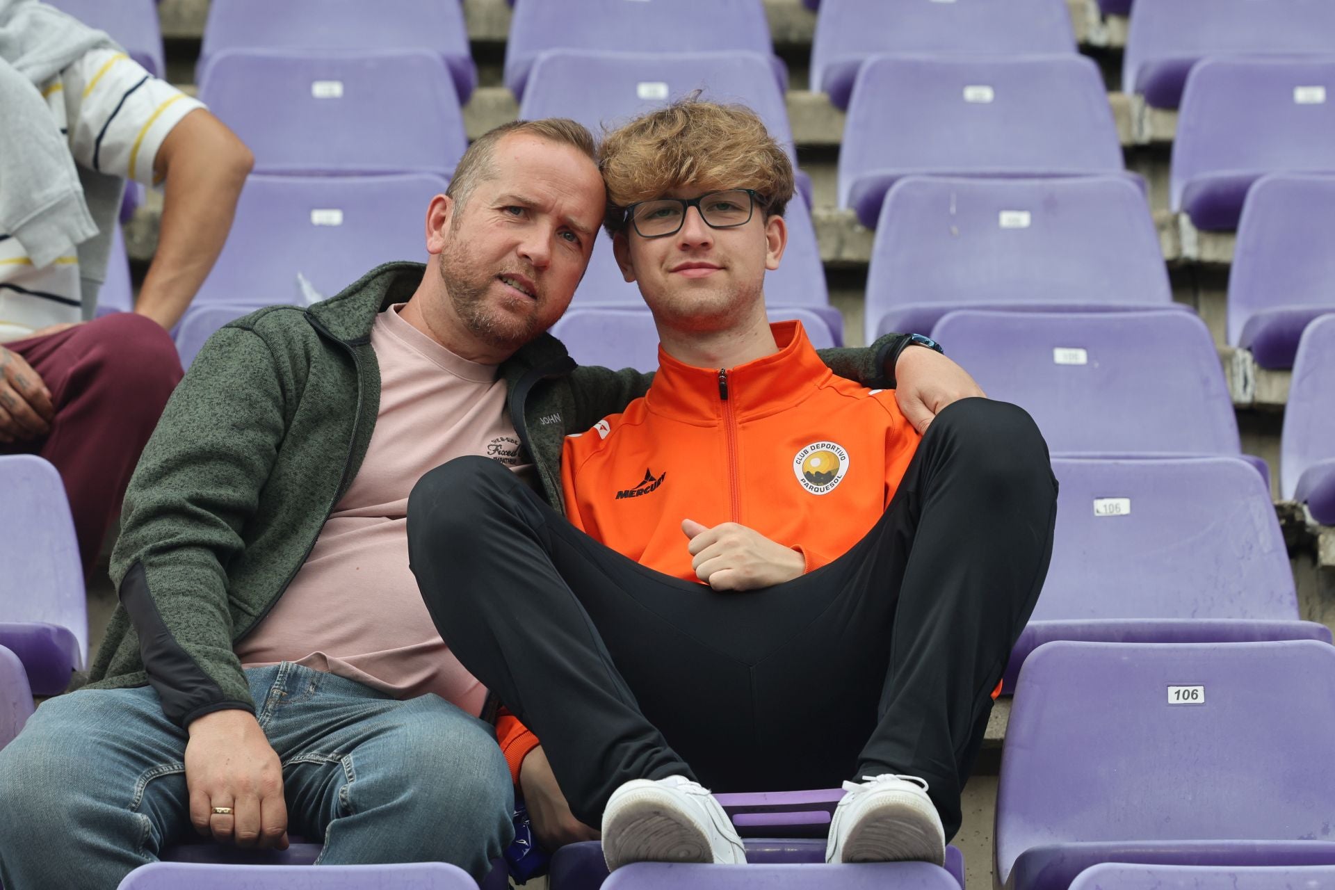 Búscate en la grada del Real Valladolid-Cultural Leonesa 1/4
