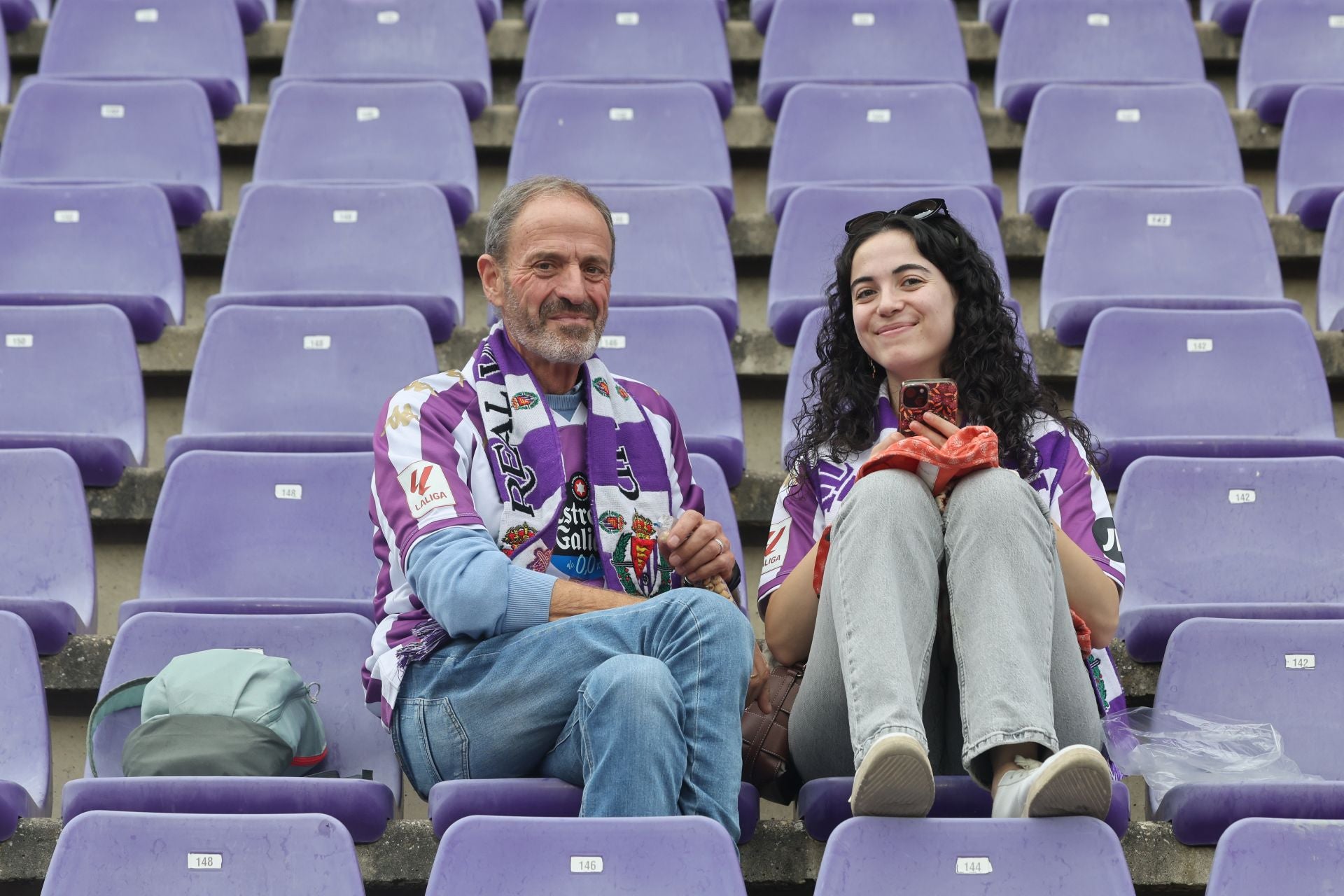 Búscate en la grada del Real Valladolid-Cultural Leonesa 1/4