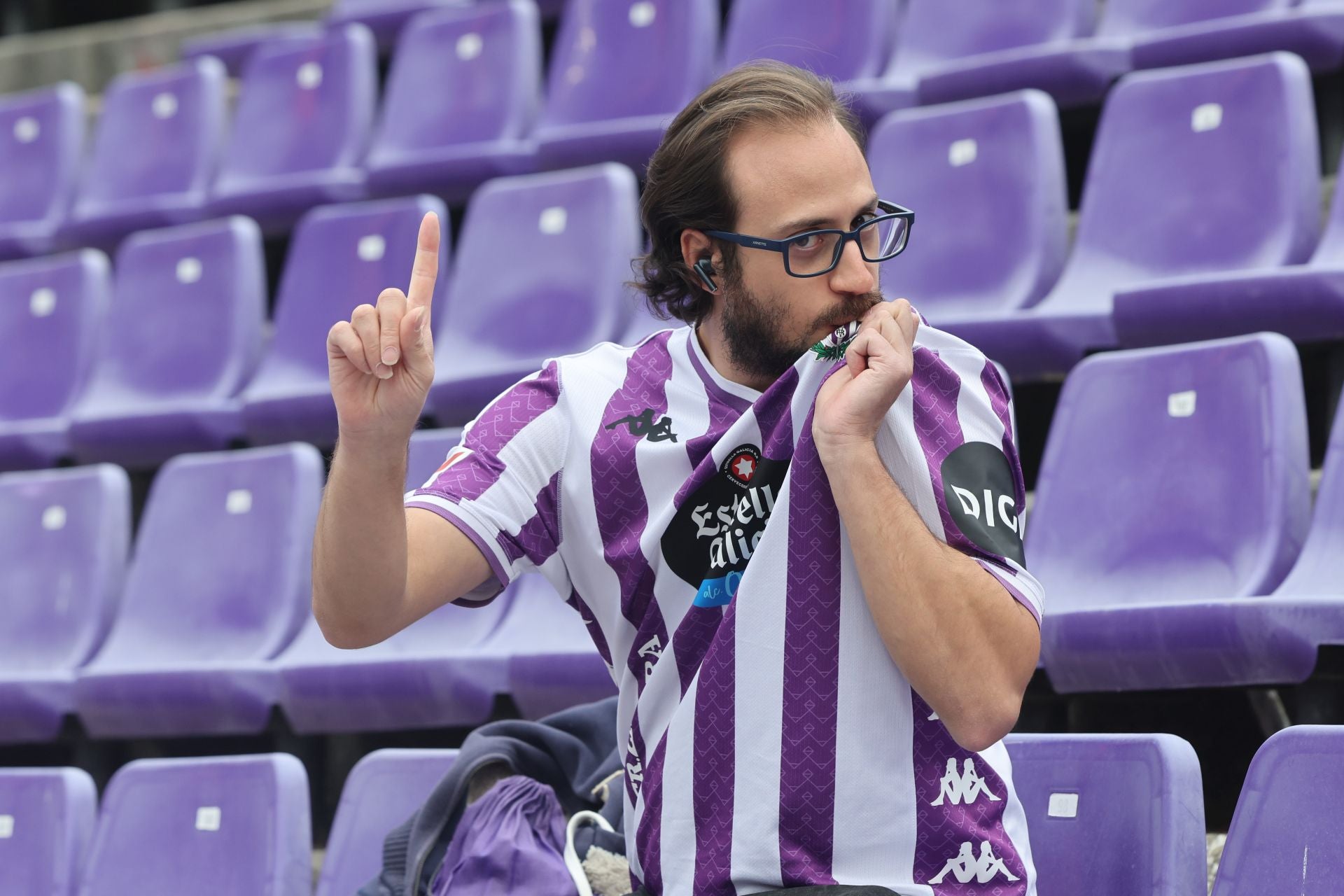 Búscate en la grada del Real Valladolid-Cultural Leonesa 1/4