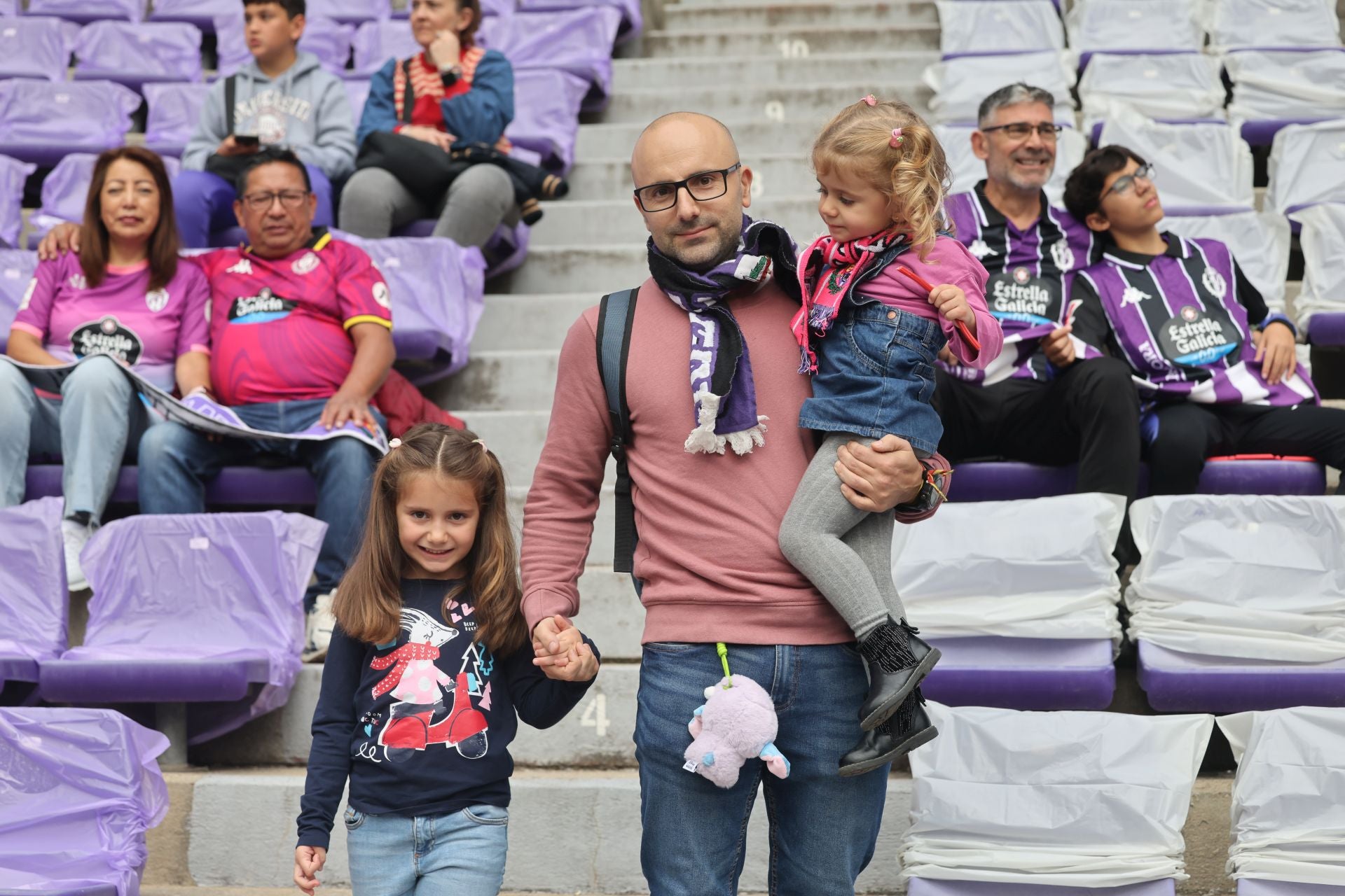 Búscate en la grada del Real Valladolid-Cultural Leonesa 3/4