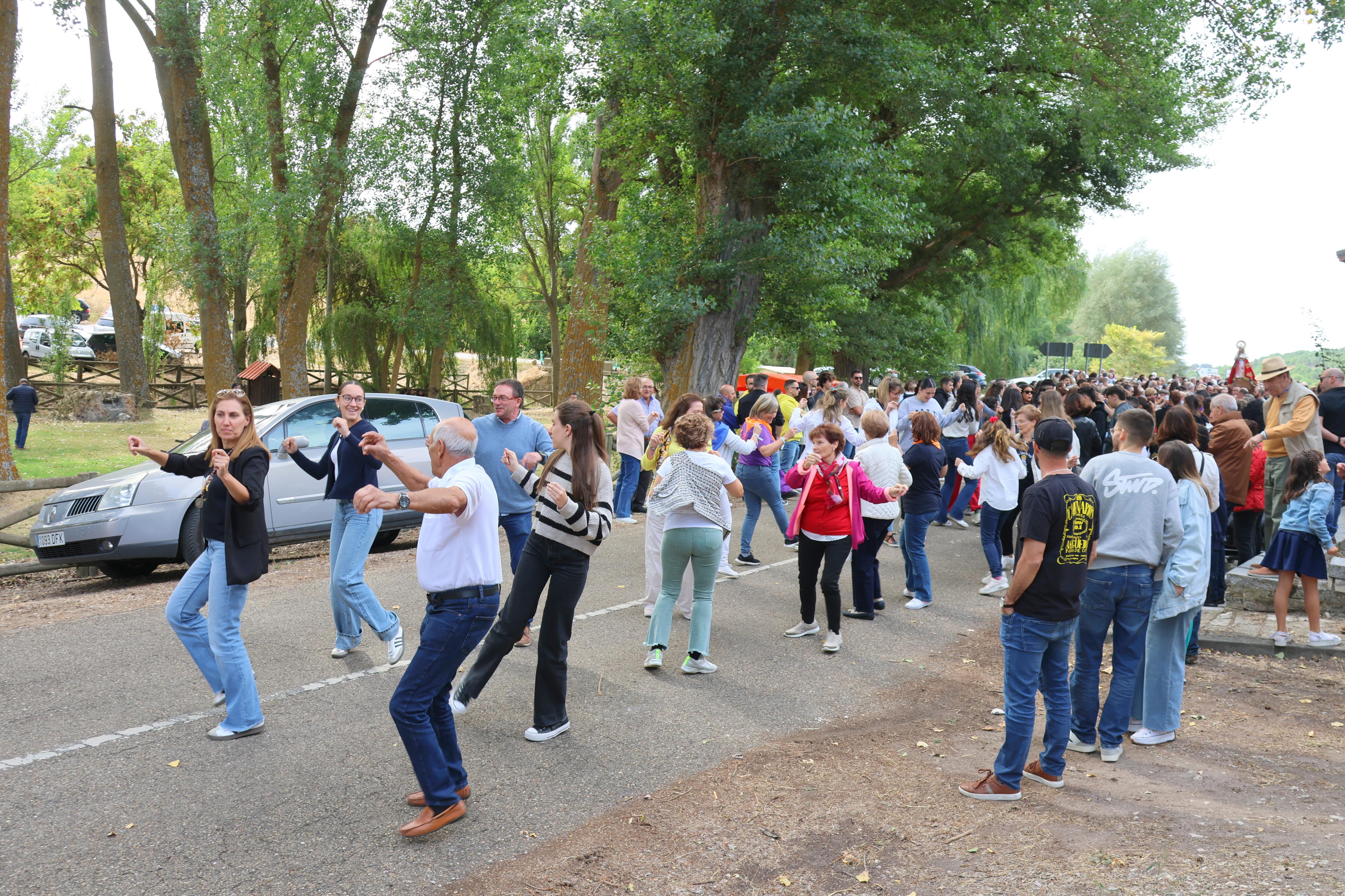 Antigüedad se rinde a la Virgen de Garón
