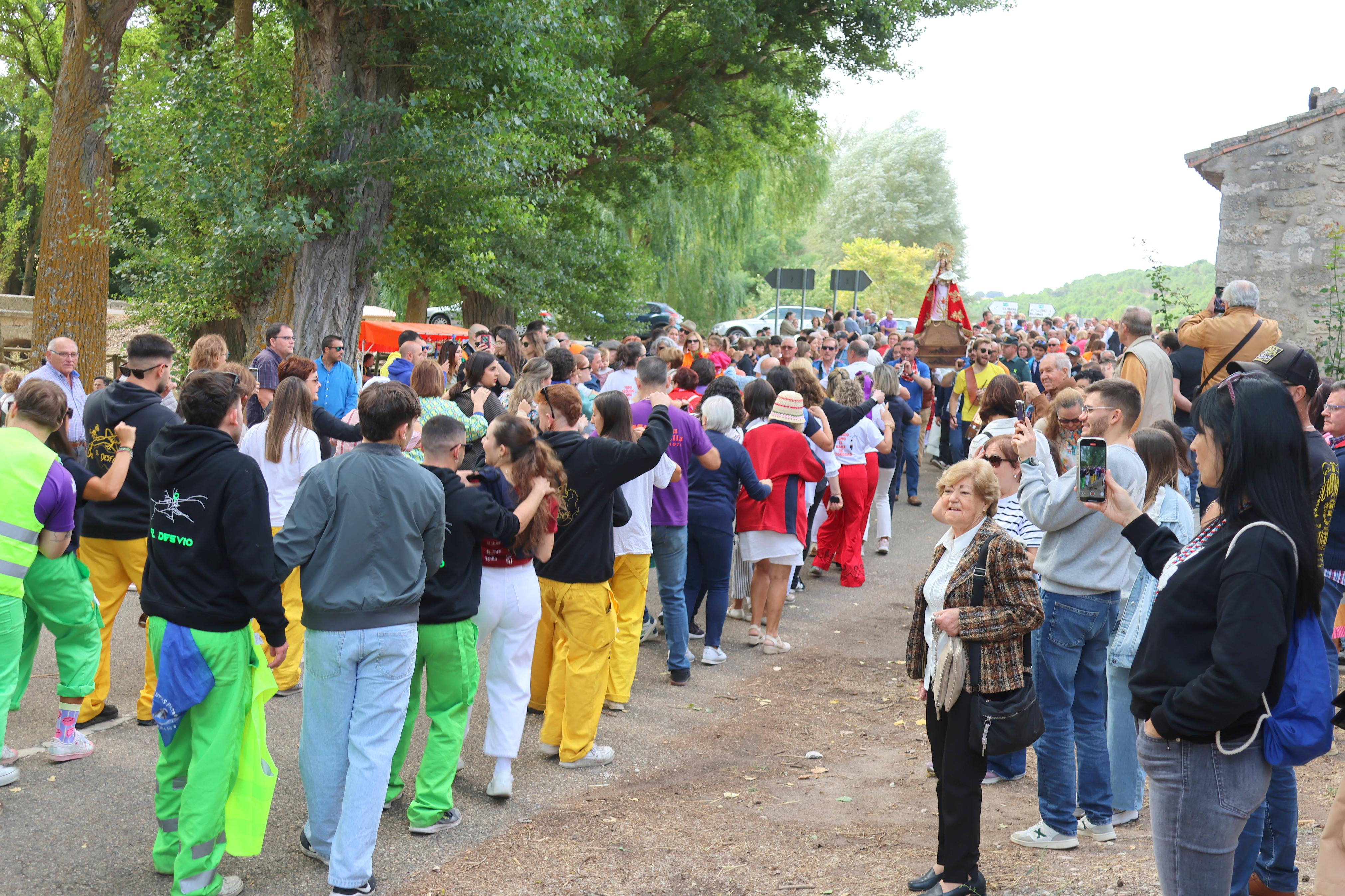 Antigüedad se rinde a la Virgen de Garón