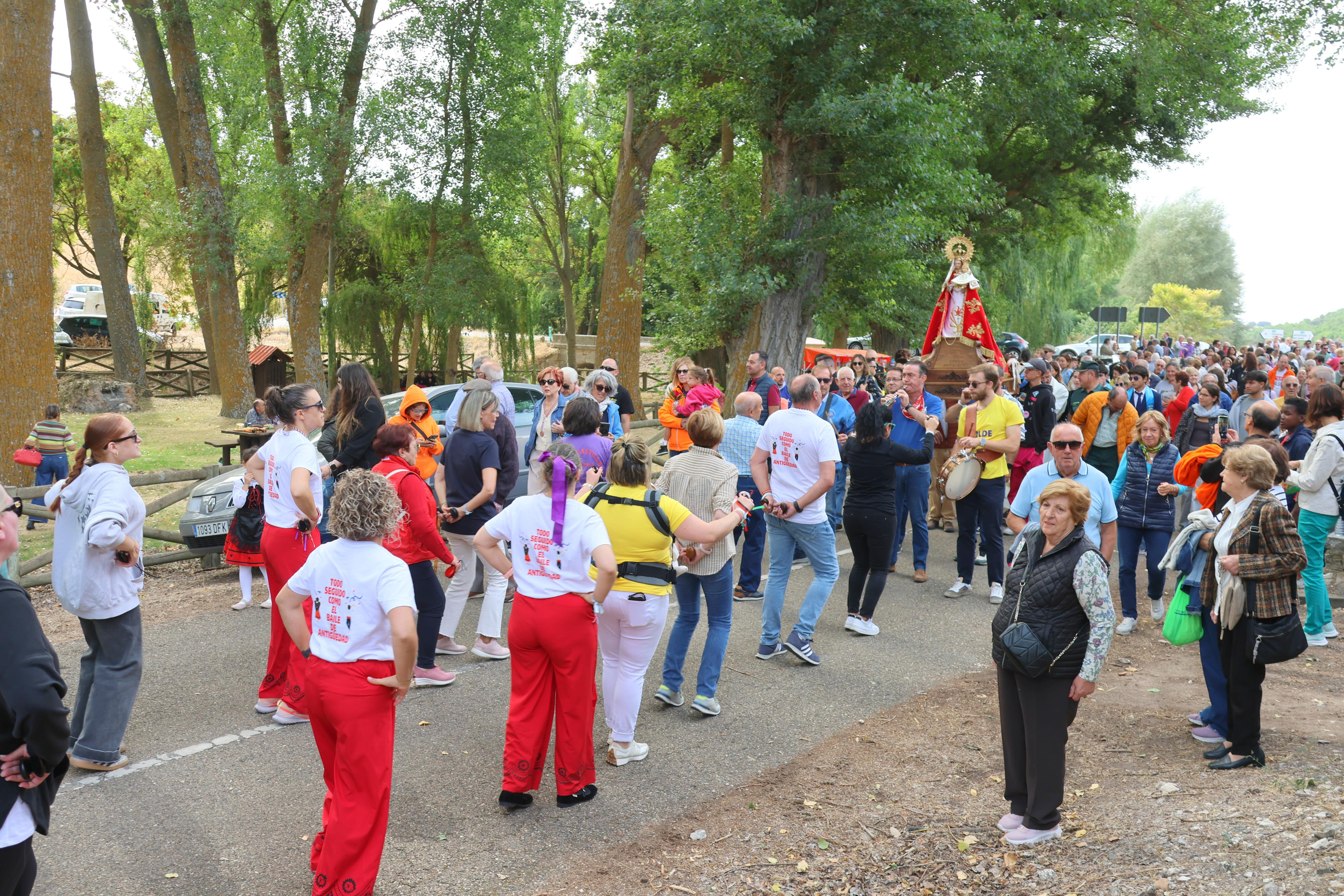 Antigüedad se rinde a la Virgen de Garón