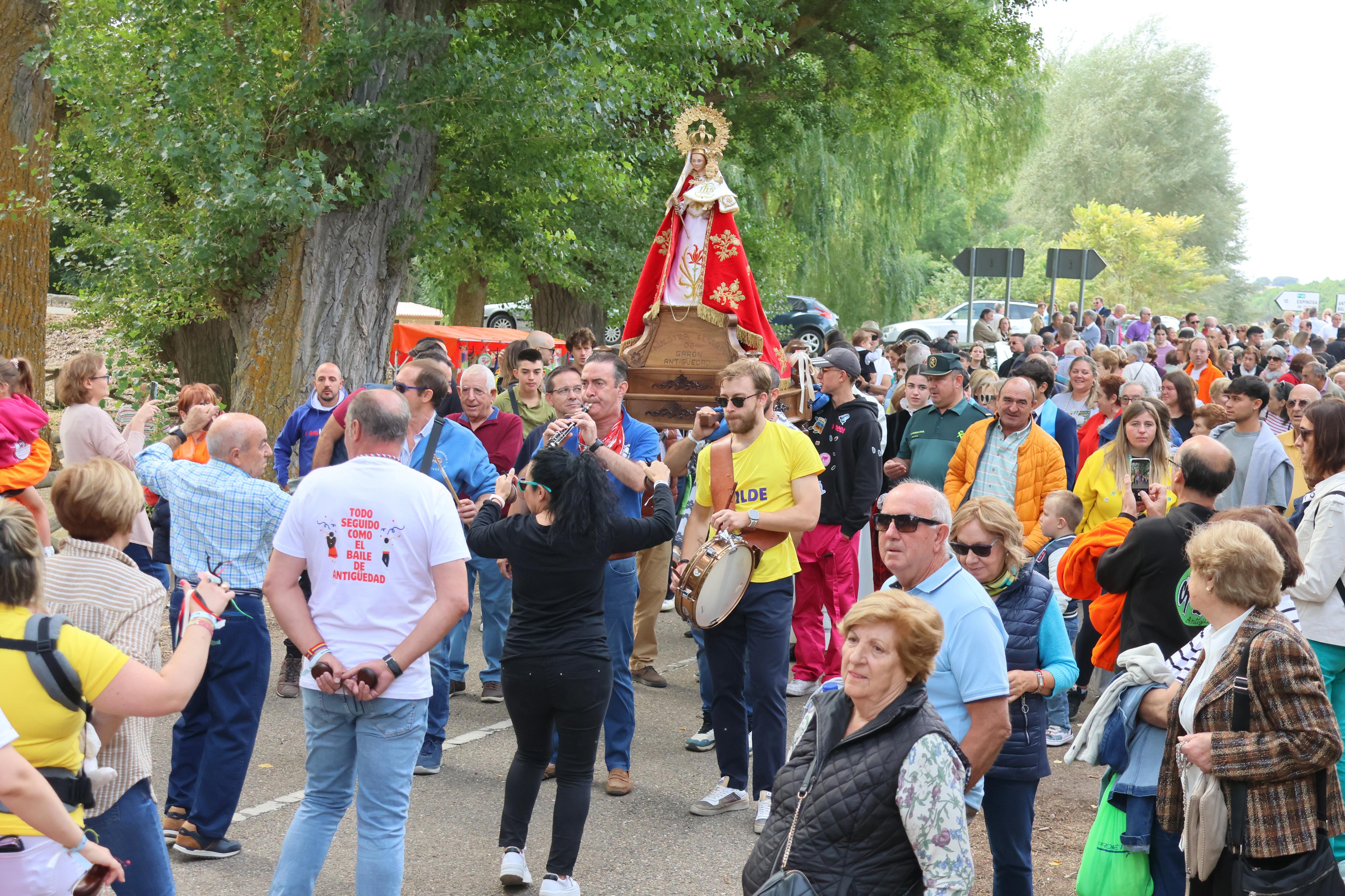Antigüedad se rinde a la Virgen de Garón