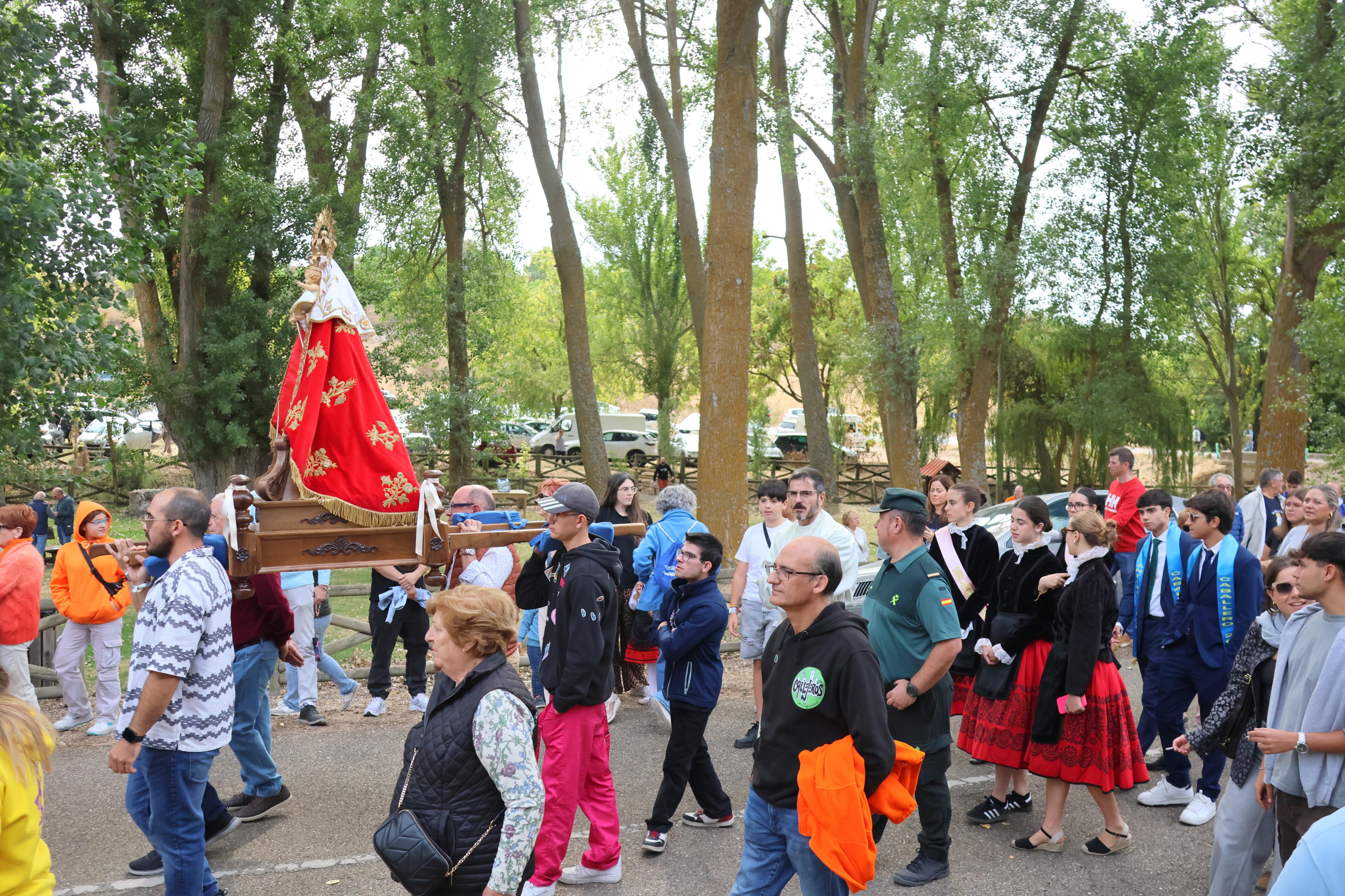 Antigüedad se rinde a la Virgen de Garón