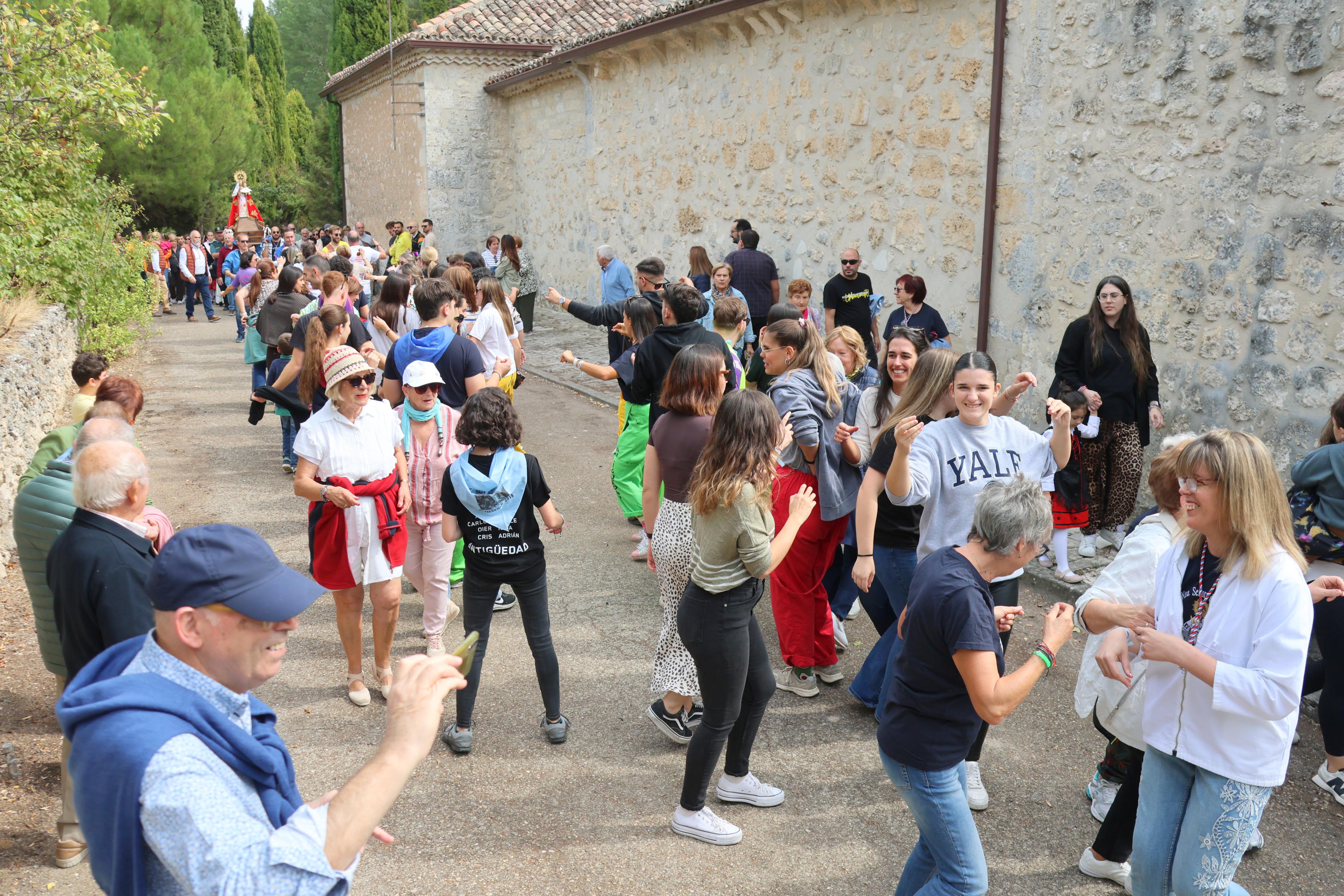 Antigüedad se rinde a la Virgen de Garón