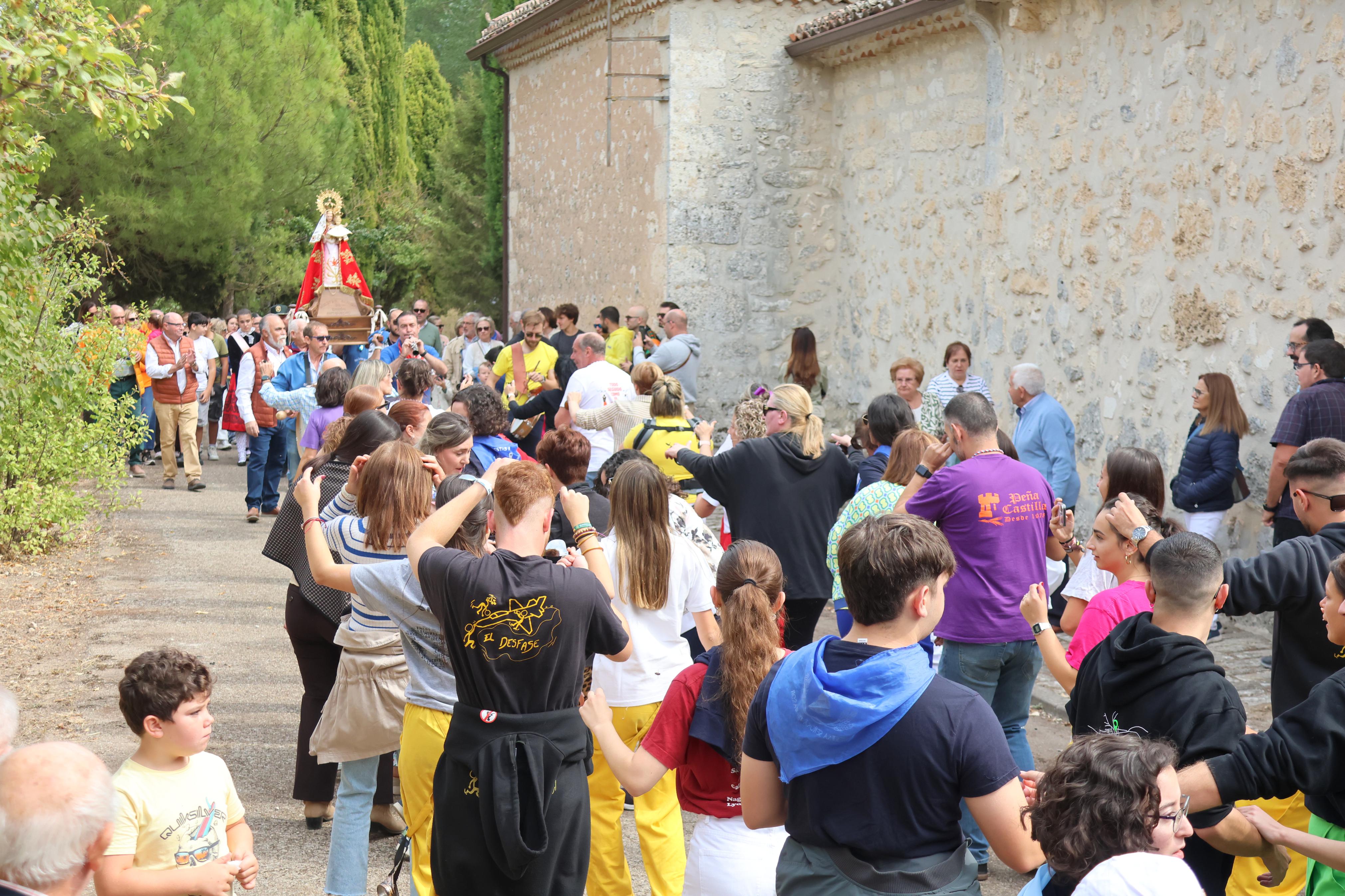 Antigüedad se rinde a la Virgen de Garón