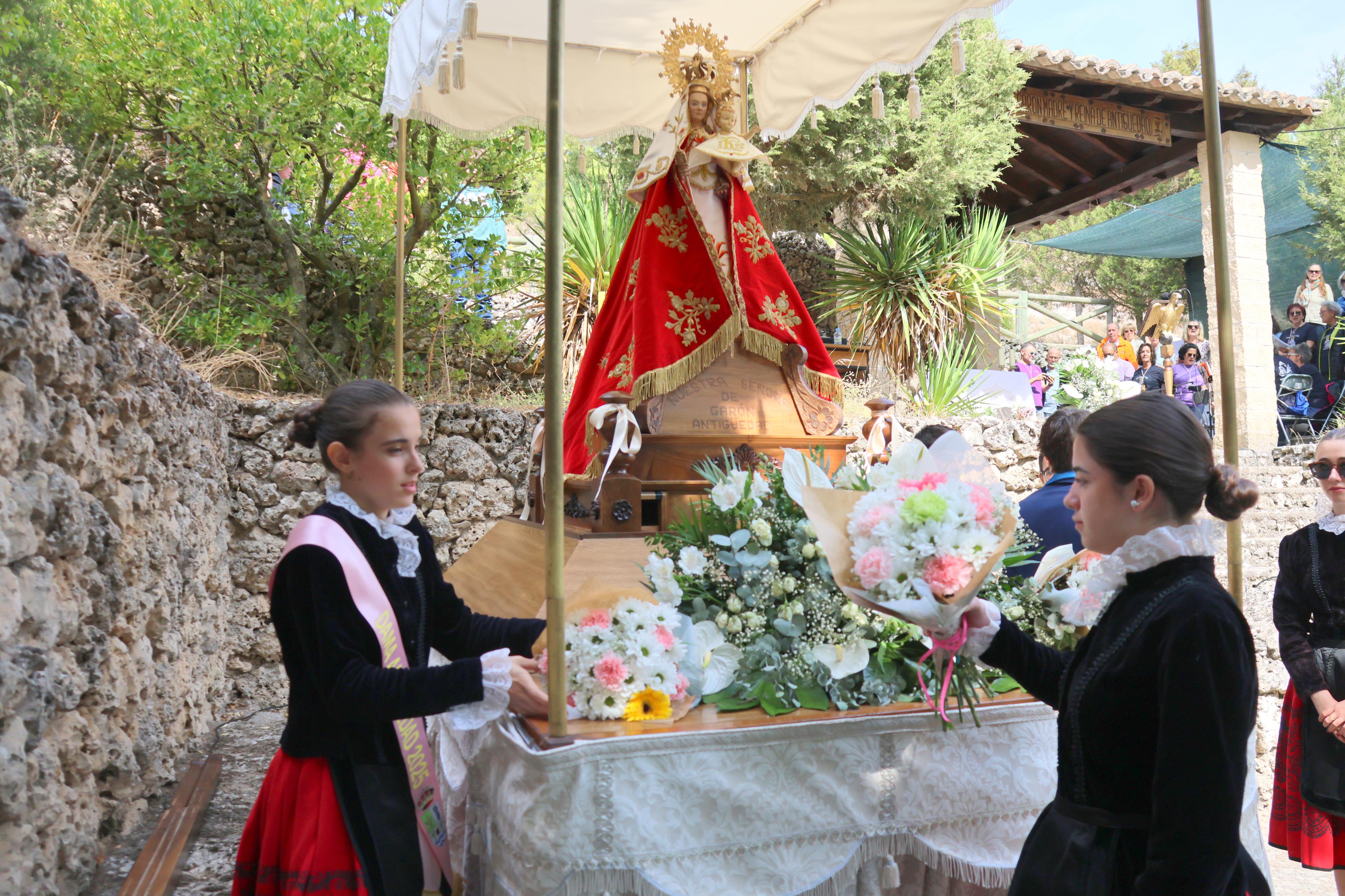 Antigüedad se rinde a la Virgen de Garón