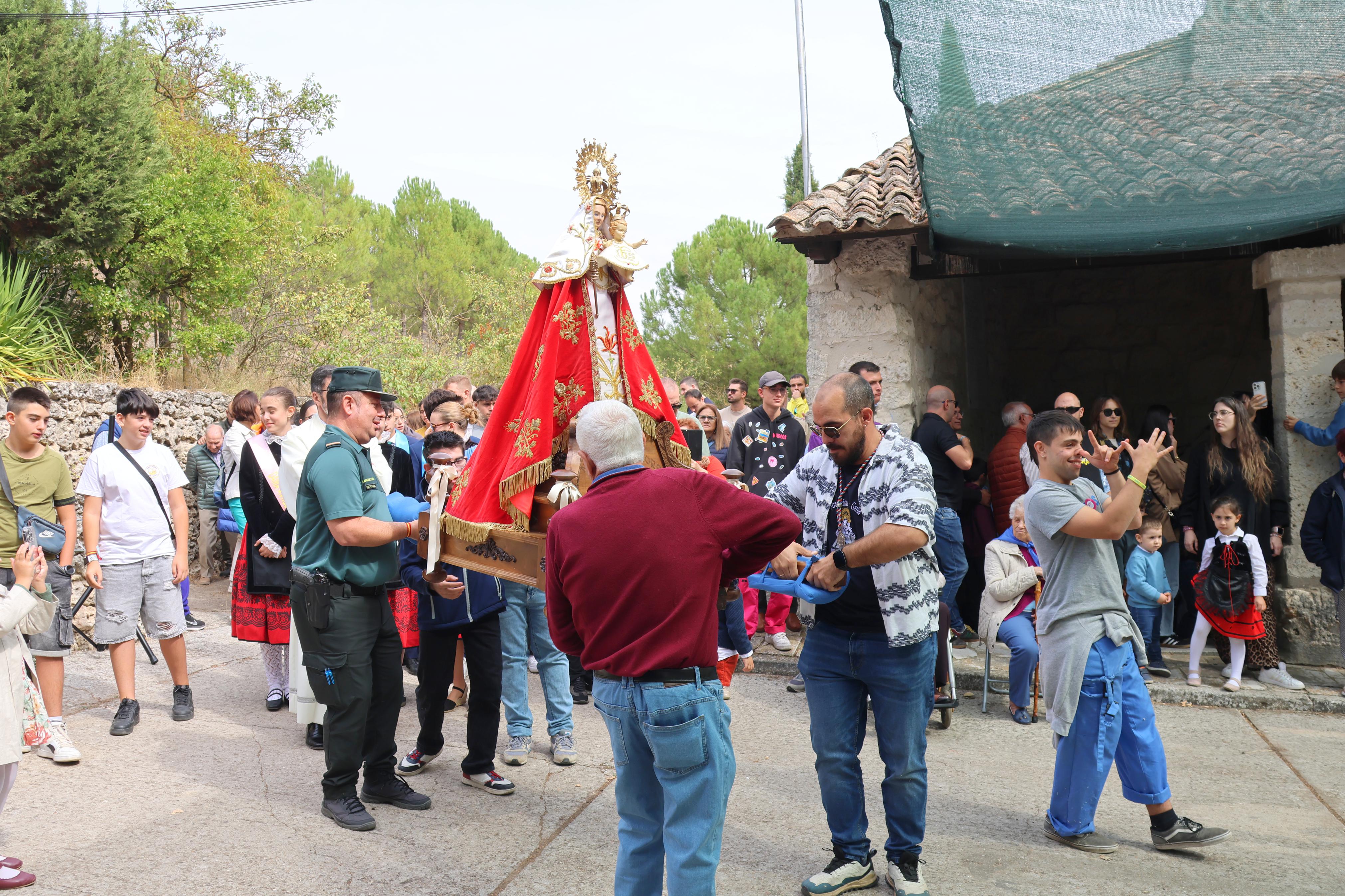 Antigüedad se rinde a la Virgen de Garón
