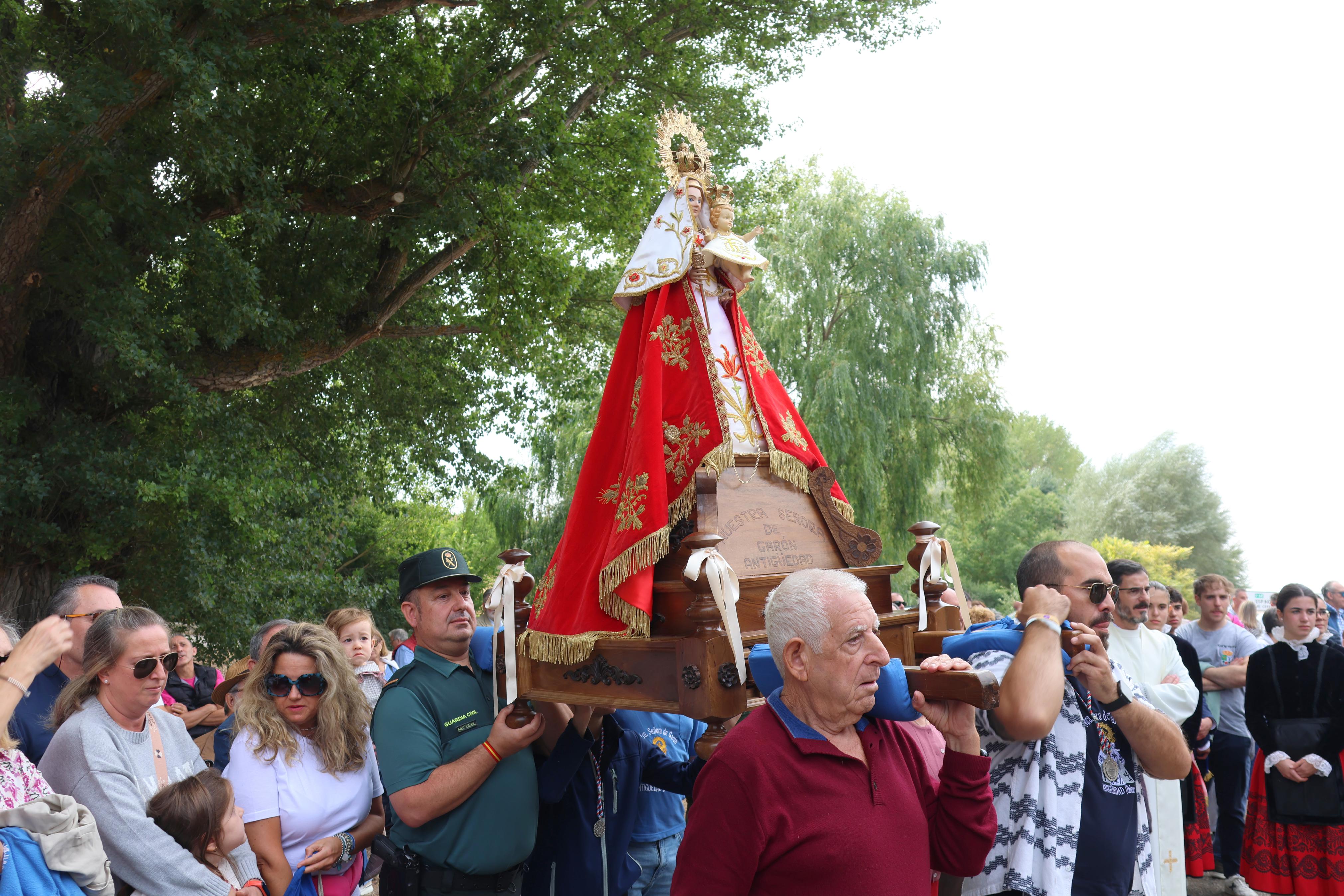 Antigüedad se rinde a la Virgen de Garón