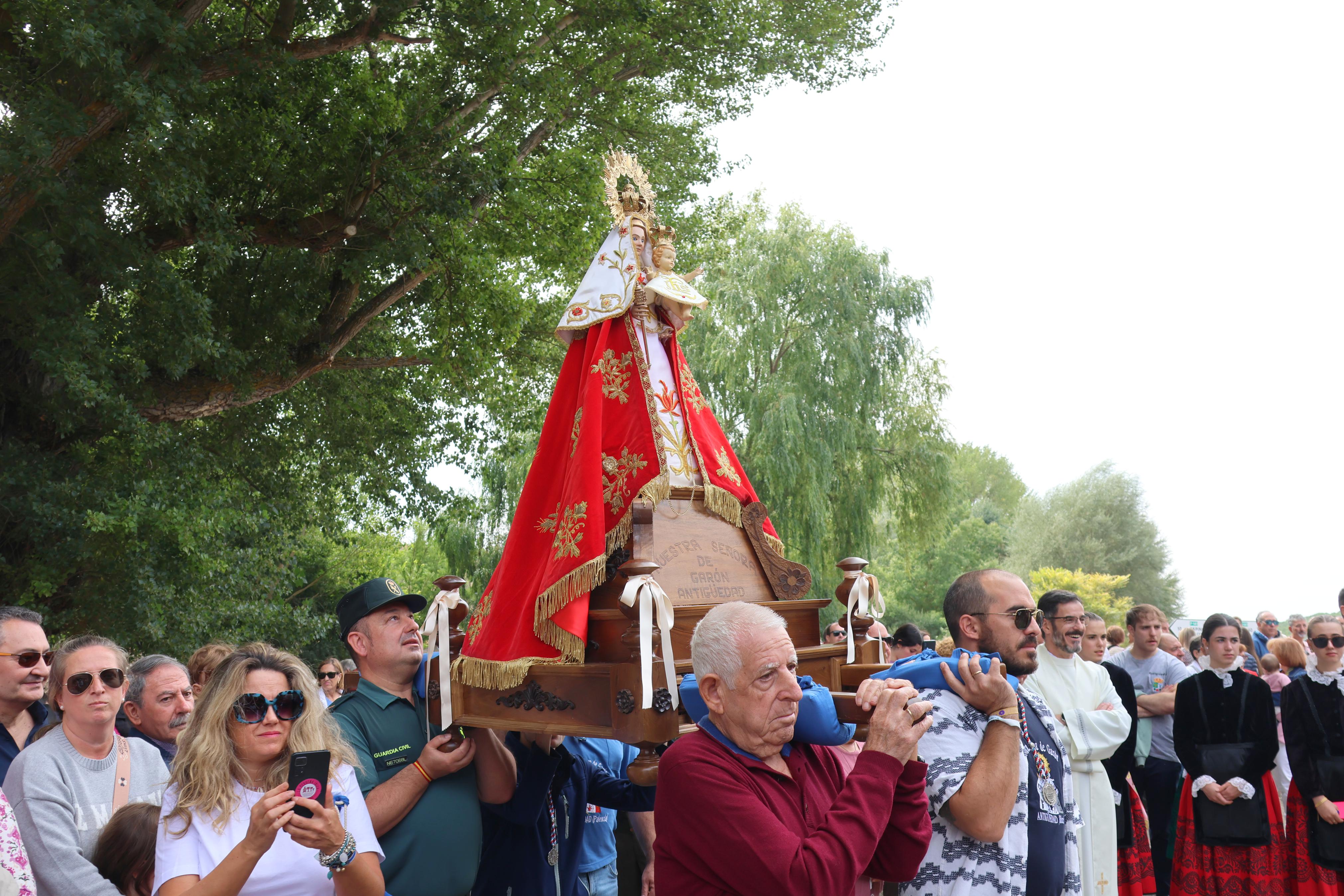 Antigüedad se rinde a la Virgen de Garón
