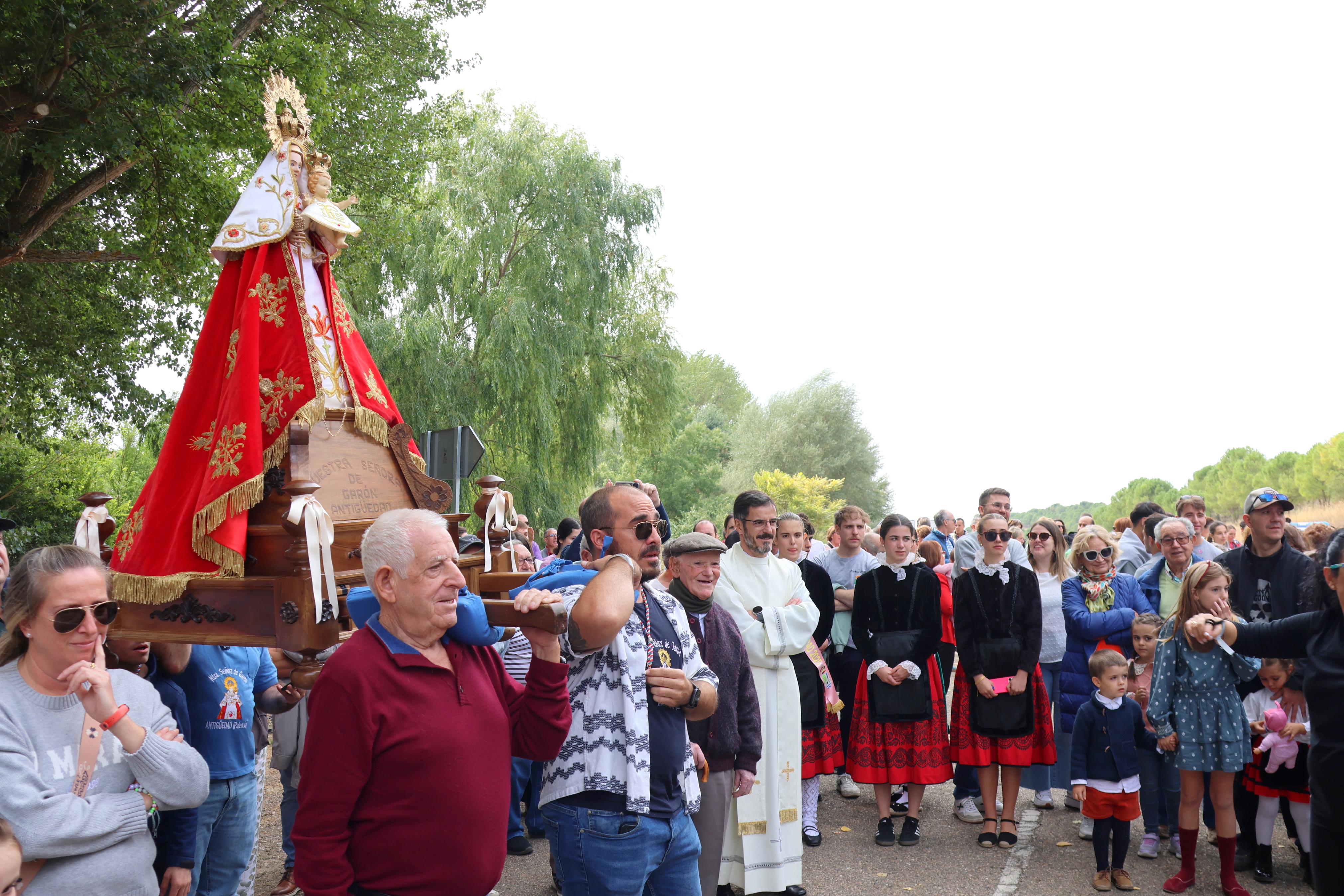 Antigüedad se rinde a la Virgen de Garón