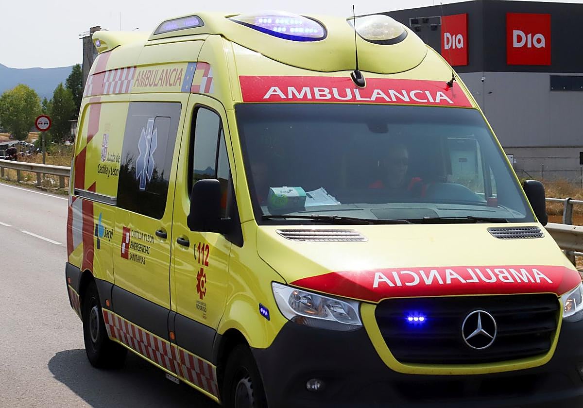 Una ambulancia de Sacyl en una imagen de archivo.