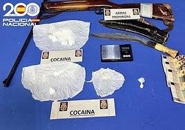 Los agentes intervinieron droga y armas.