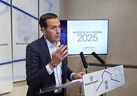 El presidente de la Diputación, Conrado Íscar, durante la presentación del Plan de Vivienda