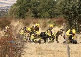 Dispositivo contraincendios desplegado en la estación de esquí de La Pinilla en Segovia