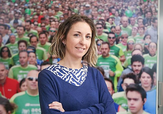 Tania González, delante de una imagen de la marcha del año pasado.