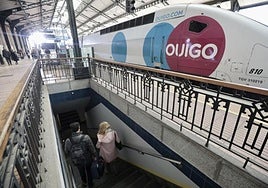 Un tren del operador privado Ouigo en la estación de Campo Grande de Valladolid.
