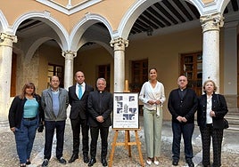Fernández Lubiano y Blanca Jiménez flanquean el cartel anunciador.
