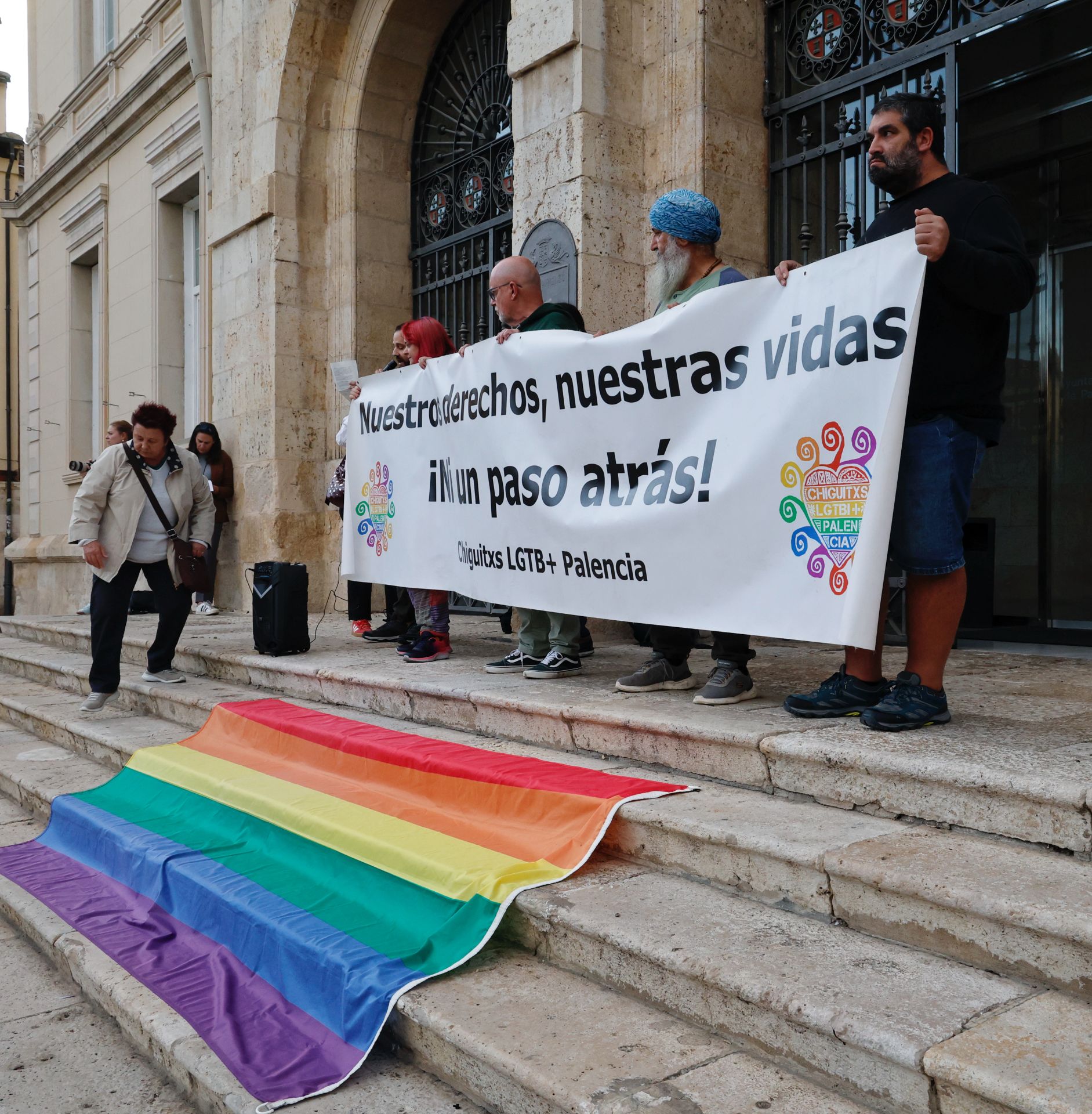 Así ha sido la concentración contra las agresiones homófobas en Palencia