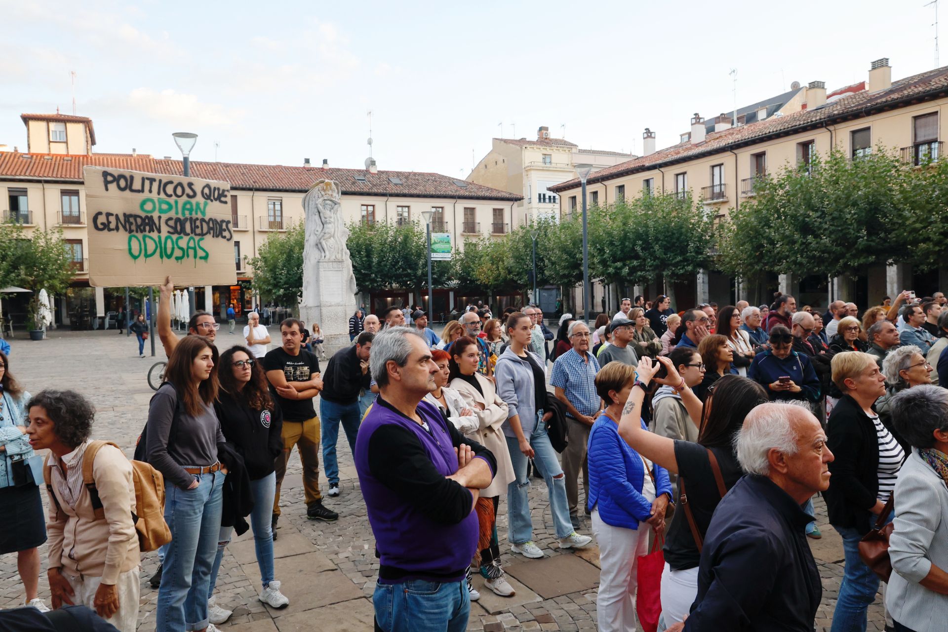 Así ha sido la concentración contra las agresiones homófobas en Palencia