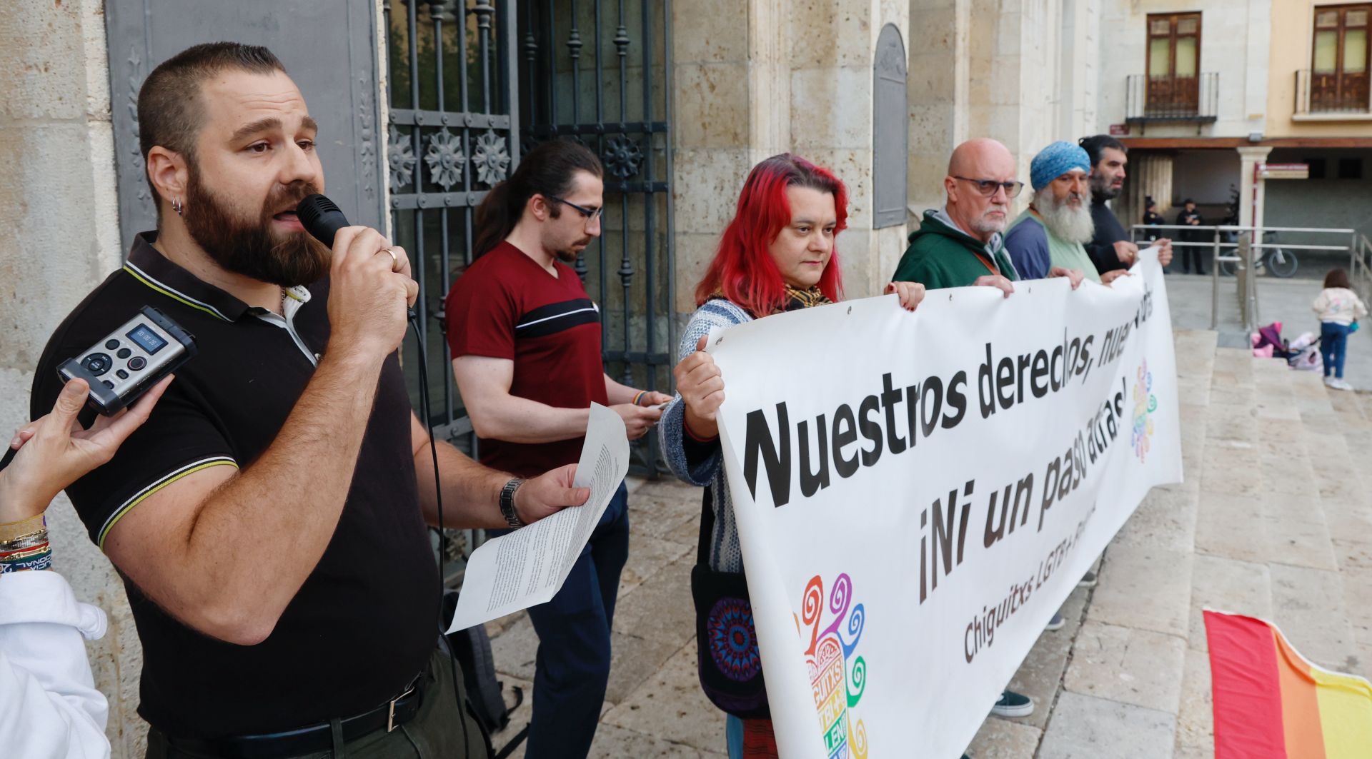 Así ha sido la concentración contra las agresiones homófobas en Palencia
