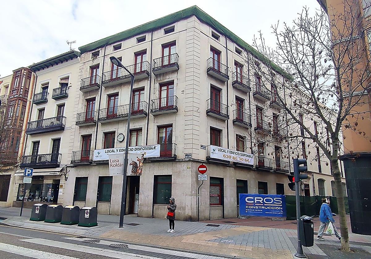 Edificio del número 23 de Duque de la Victoria que acogerá apartamentos turísticos.
