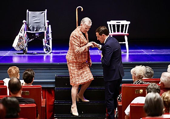 El presidente de la Diputación de Valladolid, Conrado Íscar, y la presidenta de CONJUPE, Adela Cabezas