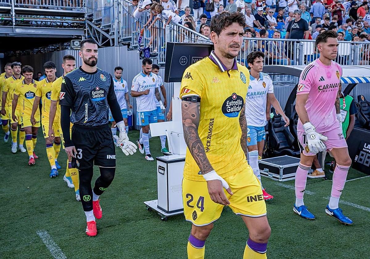 Juric comanda la salida de los jugadores del Real Valladolid en el partido del 6 de septiembre ante el Real Zaragoza