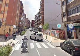 Calle Fuente el Sol, a la altura del número 29, donde se ha producido el atropello.