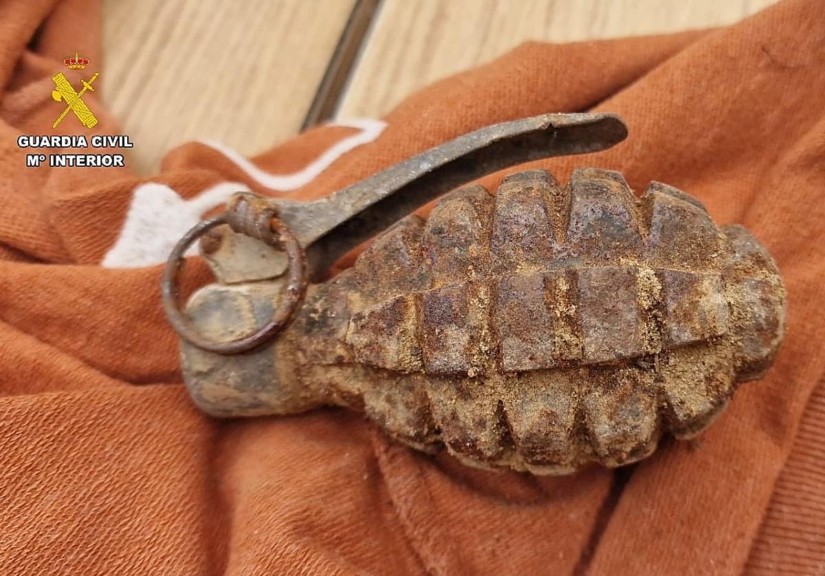 Granada encontrada en una vivienda en Villamelendro.