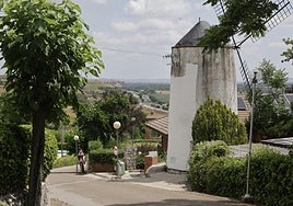 Chalés y otras construcciones en la urbanización Panorama de Simancas.
