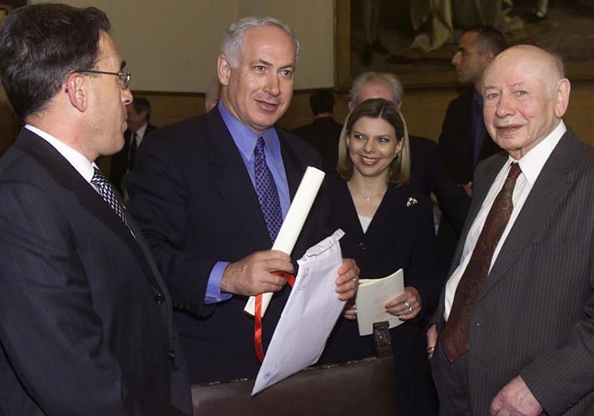 Jesús María Sanz Serna, exrector de la Universidad de Valladolid, el actual Primer Ministro de Israel, Benjamín Netanyahu; su mujer, Sara Netanyahu, y Benzion Netanyahu, su padre.