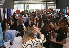 Alumnos y empresas en una anterior edición de la Feria Tándem en Segovia.