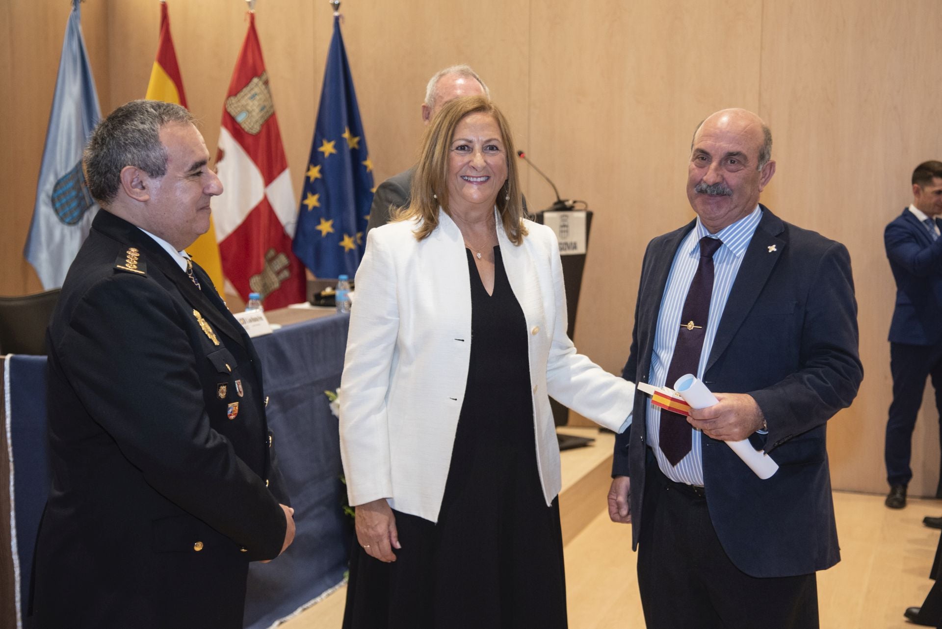 Segovia arropa a la Policía Nacional en su festividad