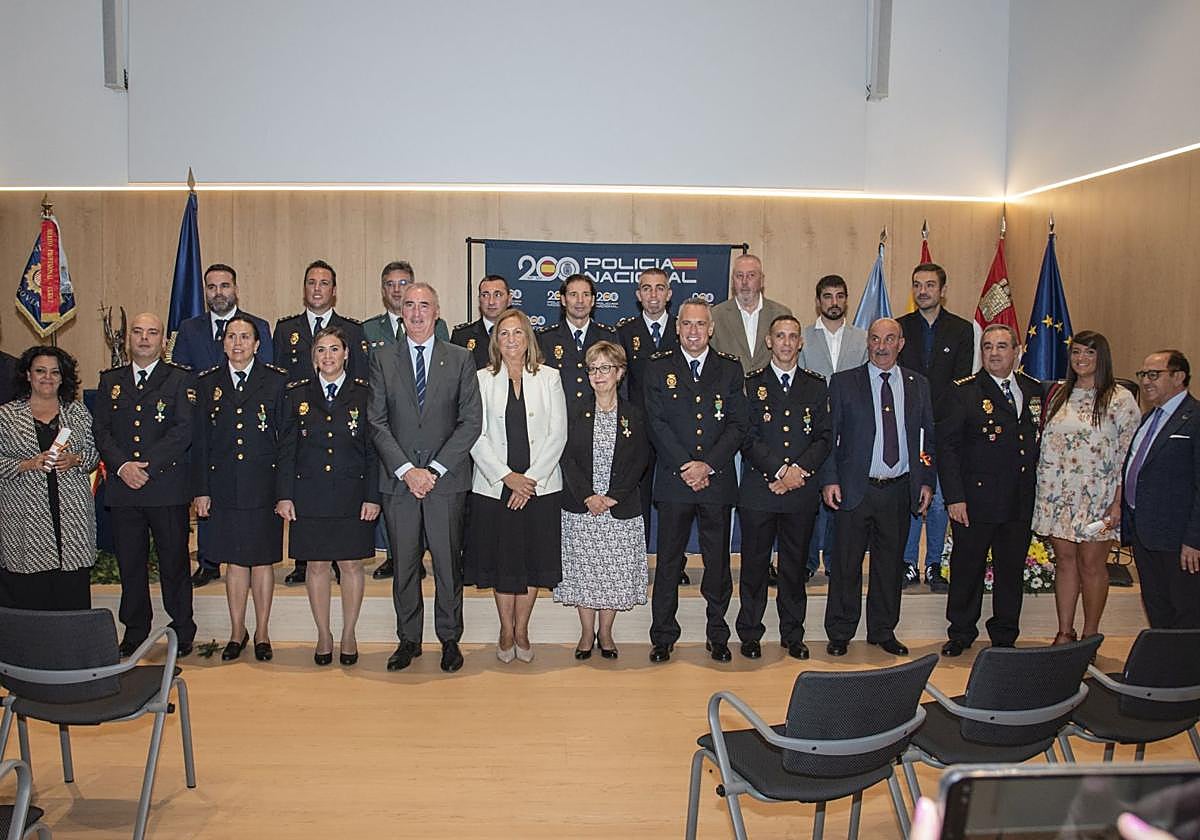 Autoridades y policías nacionales distinguidos este jueves, en Segovia, en la festividad de los Ángeles Custodios.